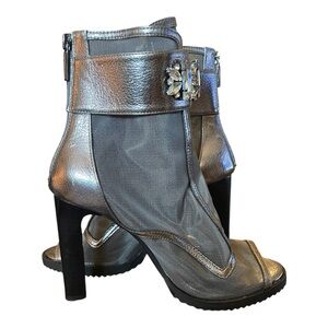 NWOT Karl Lagerfeld Gorgeous Boots